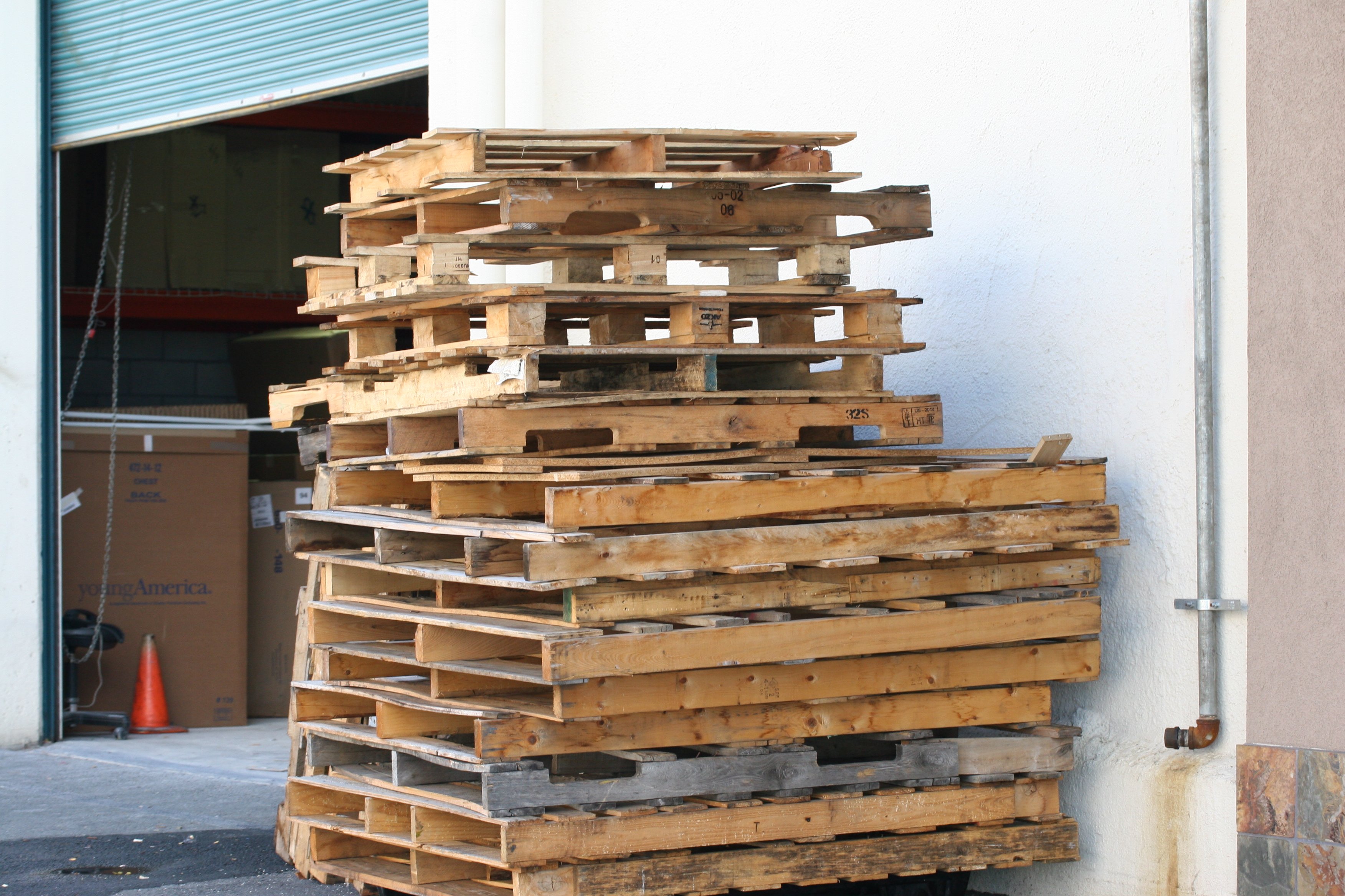 Free Wood Pallets for Shipping